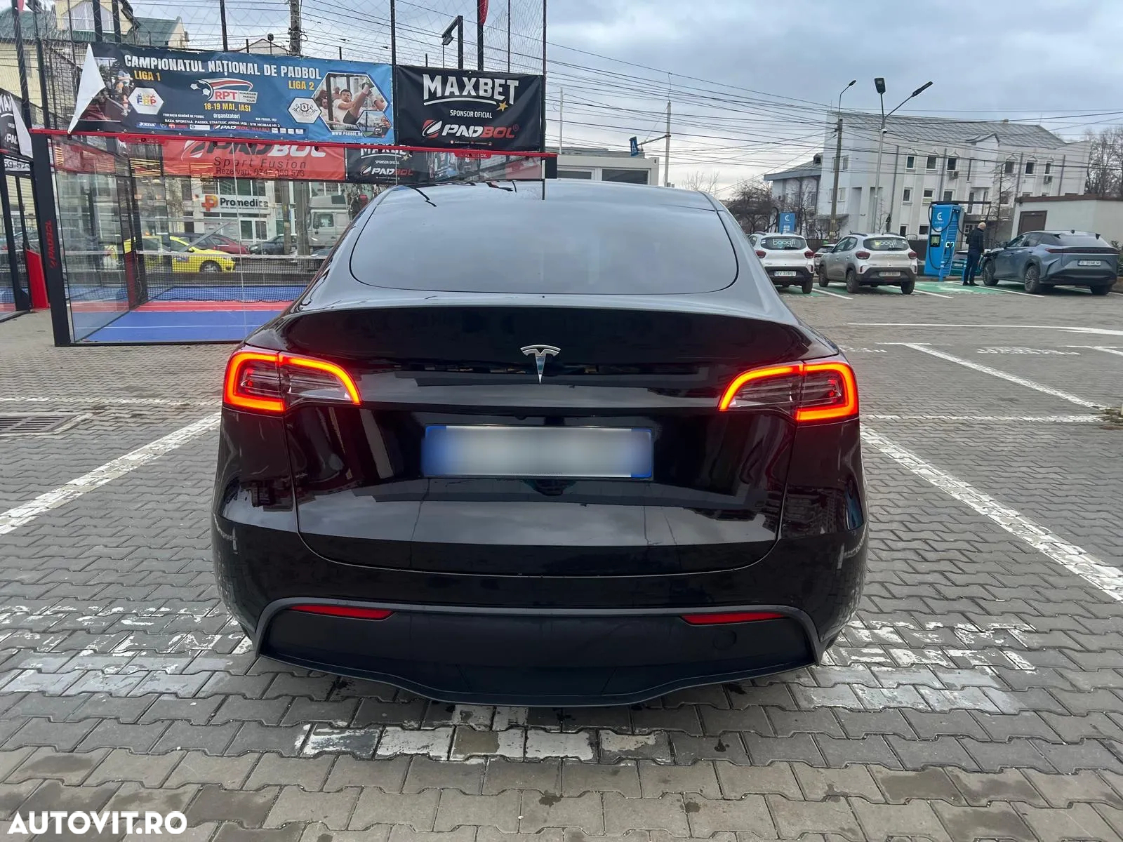 Tesla Model Y - 4
