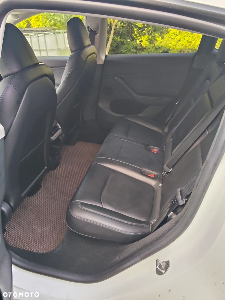 Tesla Model Y - 27