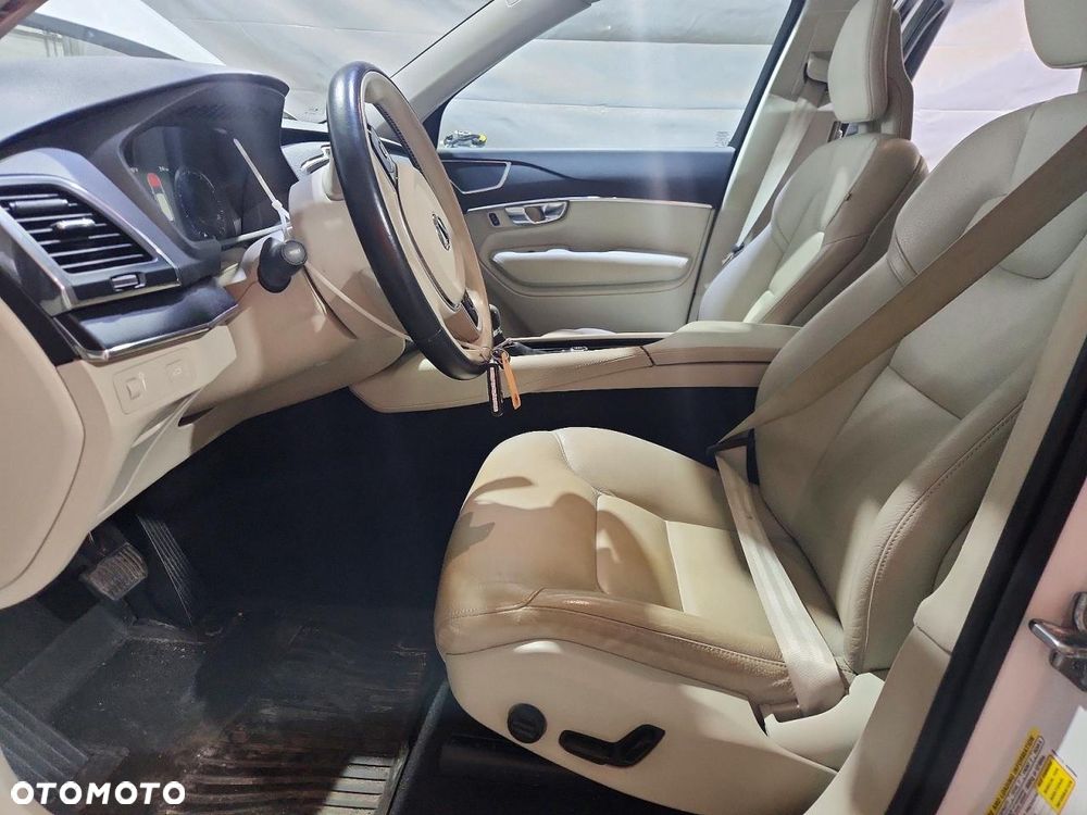 Volvo XC 90 - 7