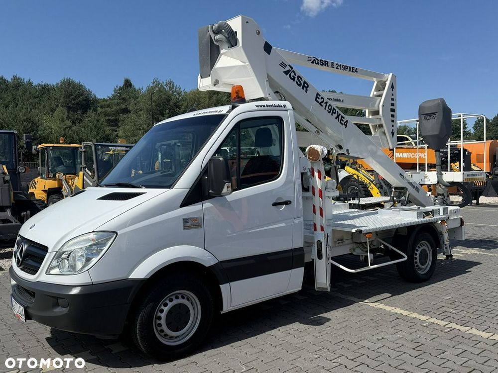 Mercedes-Benz Sprinter - 13