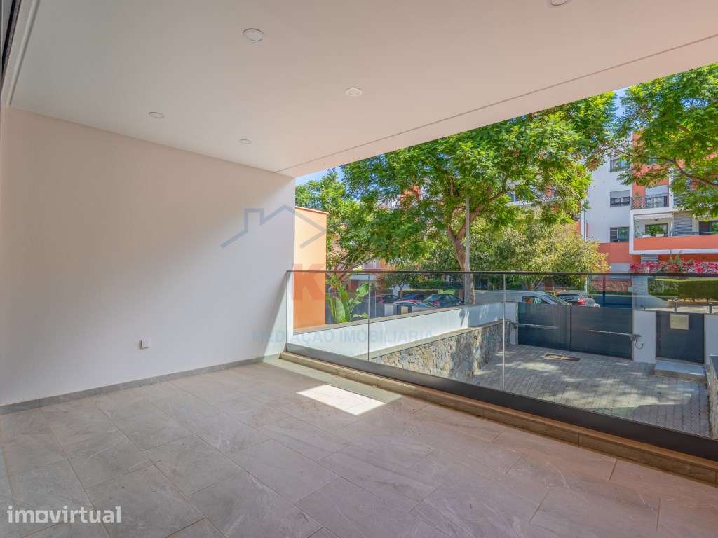Moradia moderna com 3 quartos, garagem e piscina - Grande imagem: 5/52