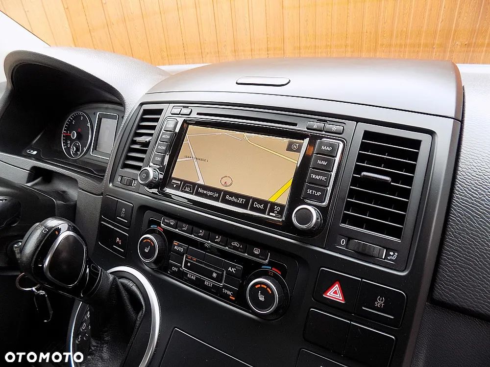 Volkswagen Multivan - 25