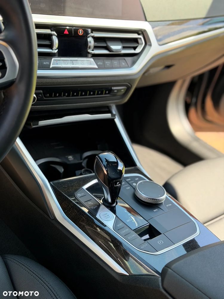 BMW Seria 3 330i xDrive - 13