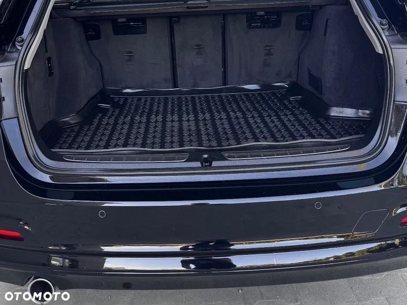 BMW Seria 3 318d xDrive - 14