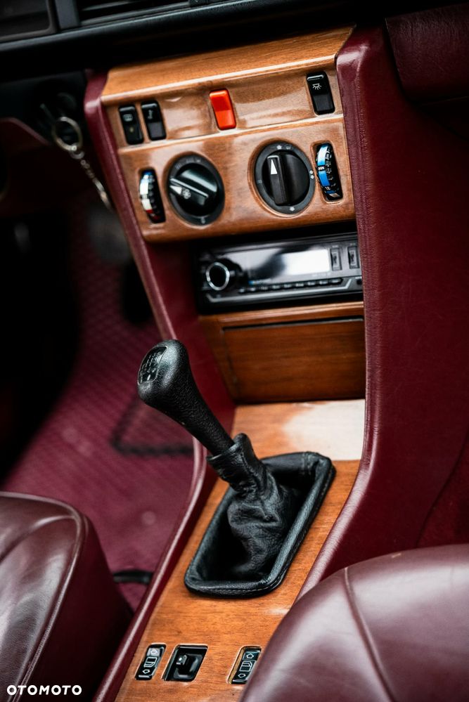 Mercedes-Benz W124 (1984-1993) - 12
