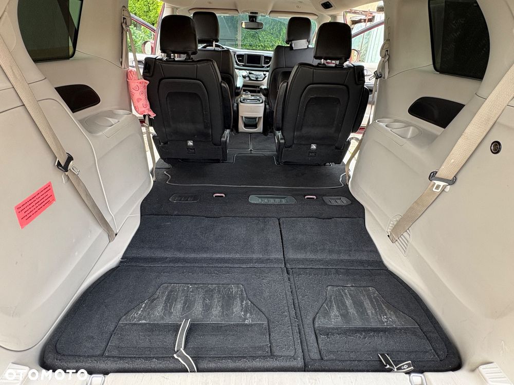 Chrysler Pacifica - 11