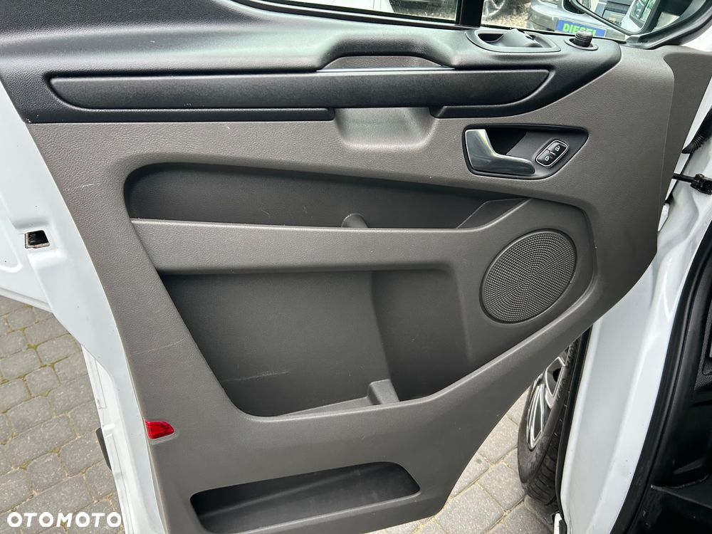 Ford Transit Custom 300 L2H1 Limited (bryg.) - 16