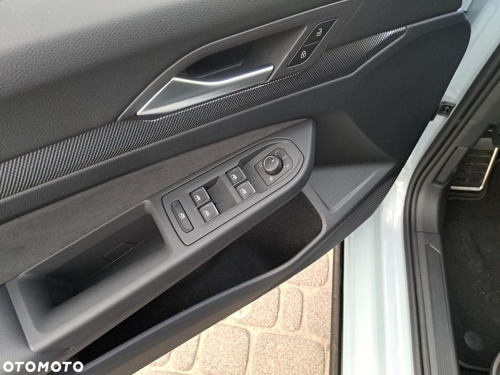 Volkswagen Golf VIII 1.5 eTSI mHEV R-Line Plus DSG - 13