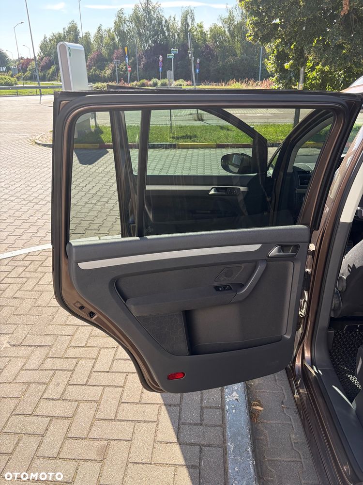 Volkswagen Touran 2.0 TDI DPF BlueMotion Technology Cup - 10
