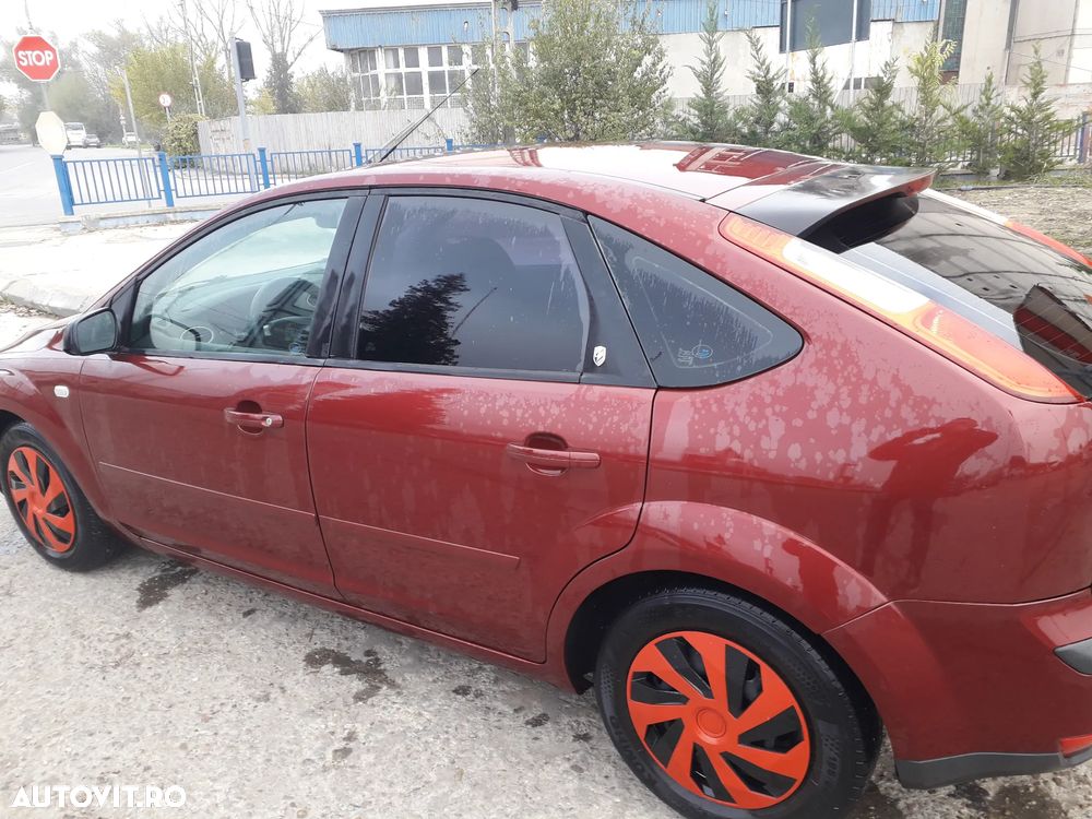 Ford Focus Ghia - 13