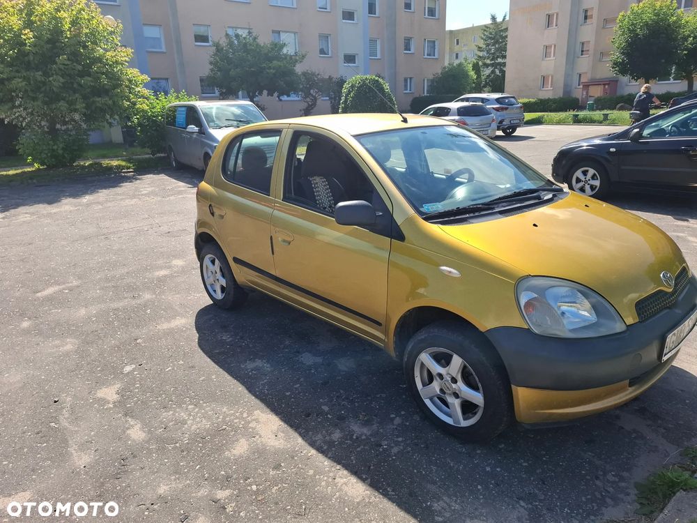 Toyota Yaris 1.0 Base - 1