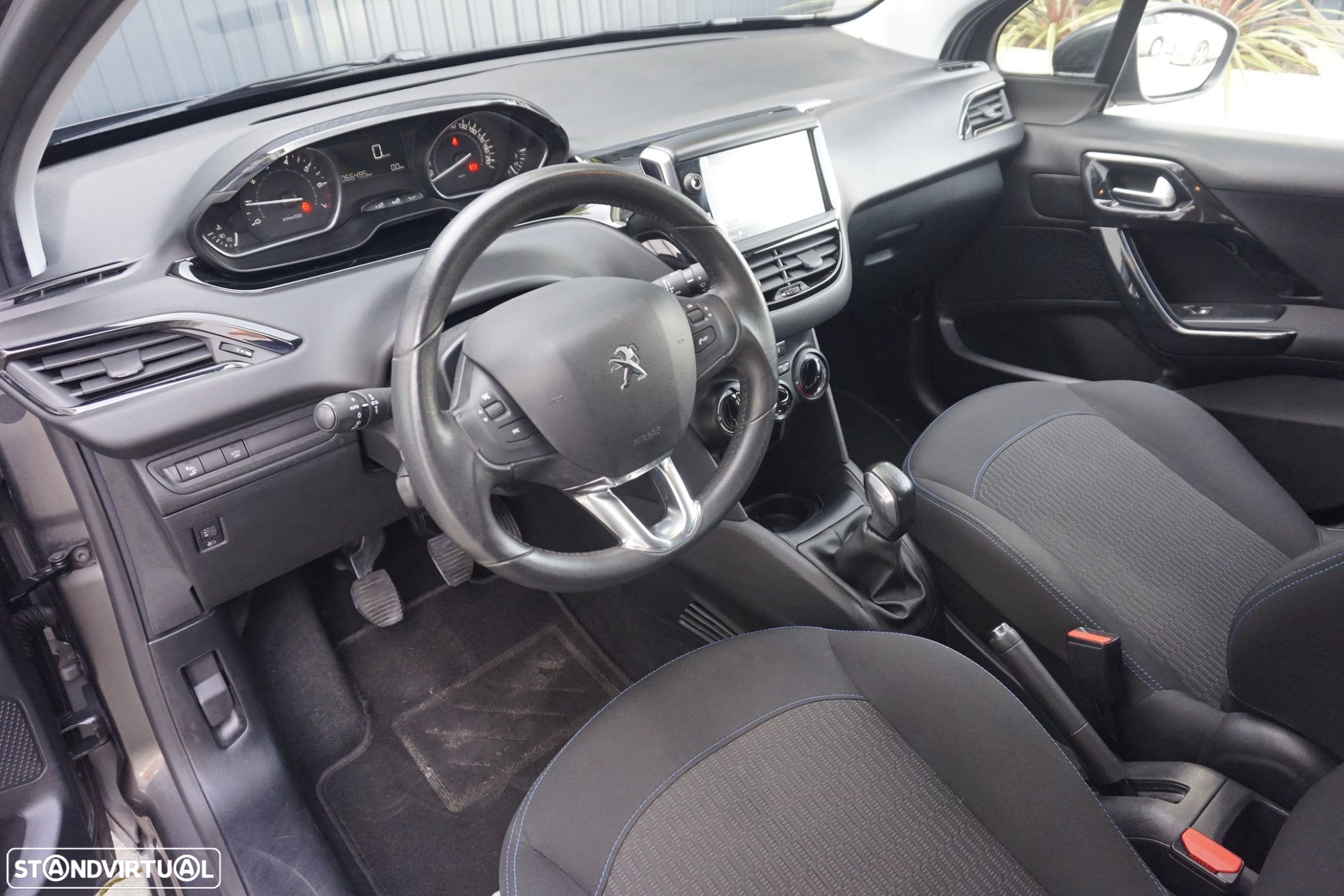 Peugeot 208 1.2 PureTech Signature - 4