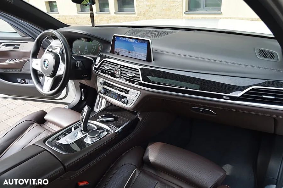 BMW Seria 7 730d xDrive MHEV - 38