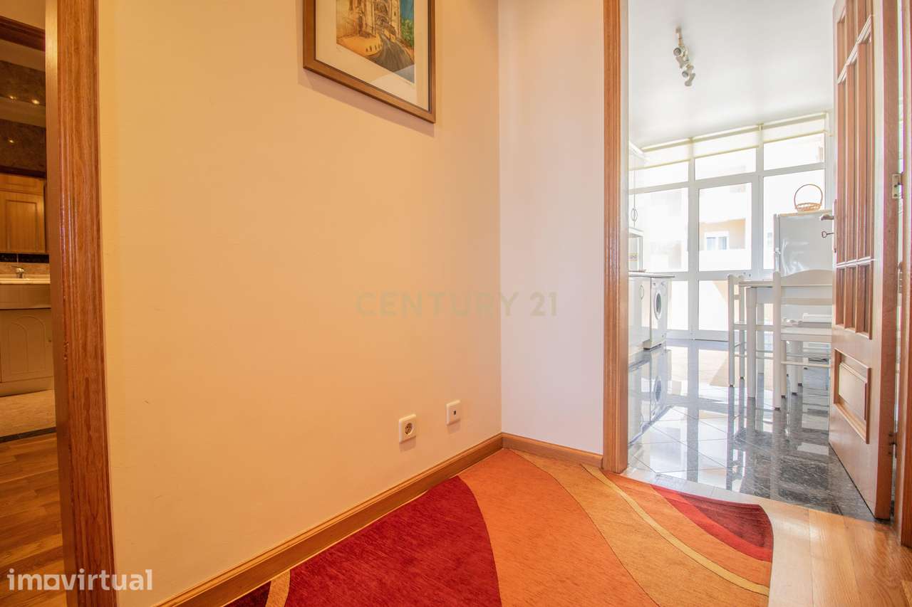 Apartamento T2  com Vista Mar na Prestigiada Zona Sotto Mayor - Grande imagem: 2/36