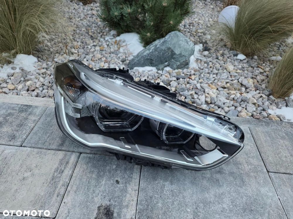 BMW X1 F48 Lampa prawa przód Full Led Dynamic 7495004-03 - 2