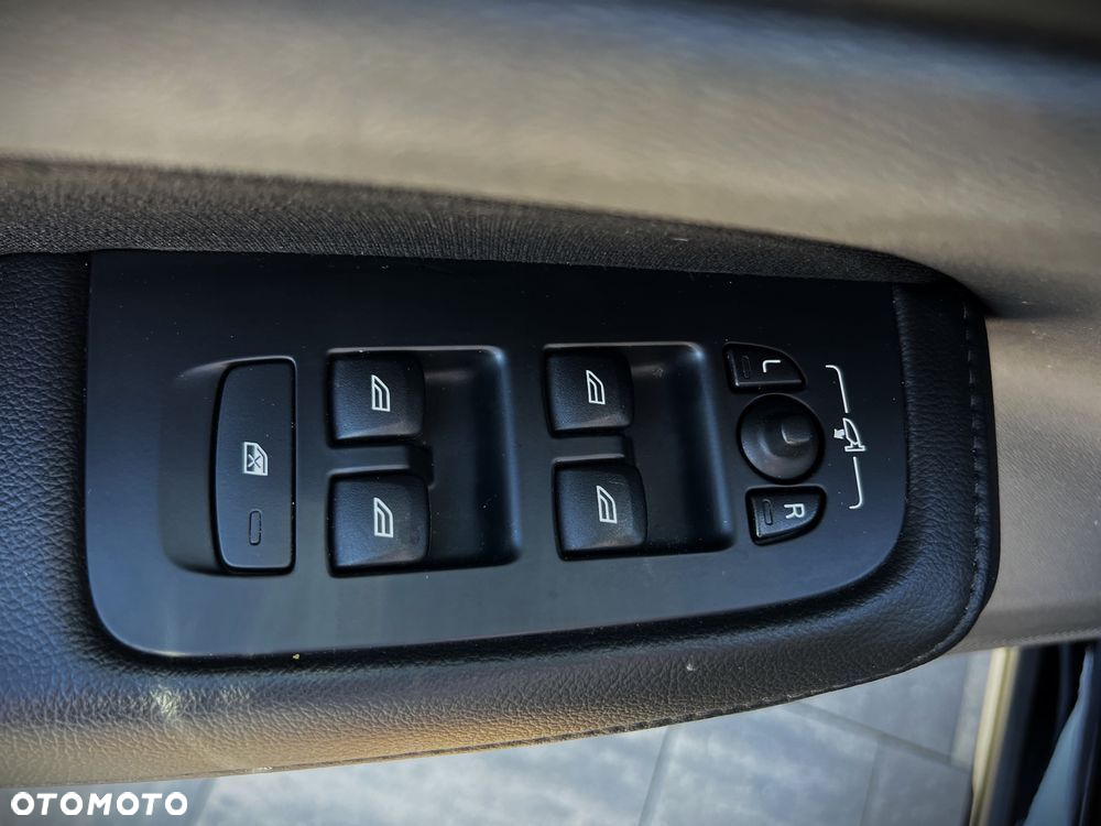 Volvo V60 T4 Momentum Pro - 26