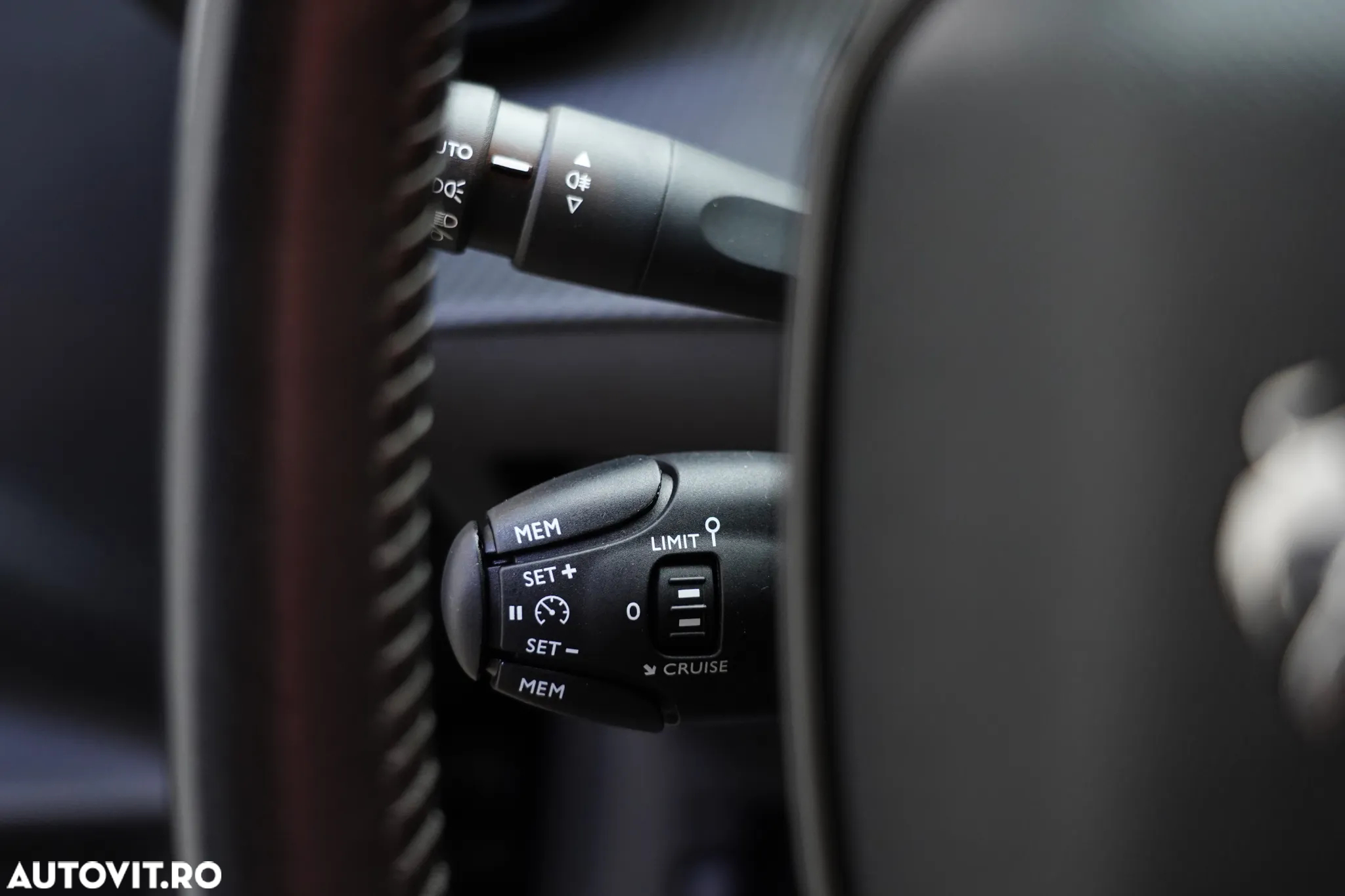 Peugeot 208 1.2 L PureTech STT Active - 29