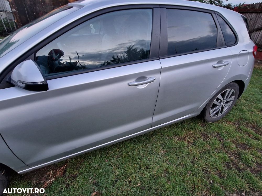 Hyundai i30 1.4 100CP 5DR M/T Highway - 18