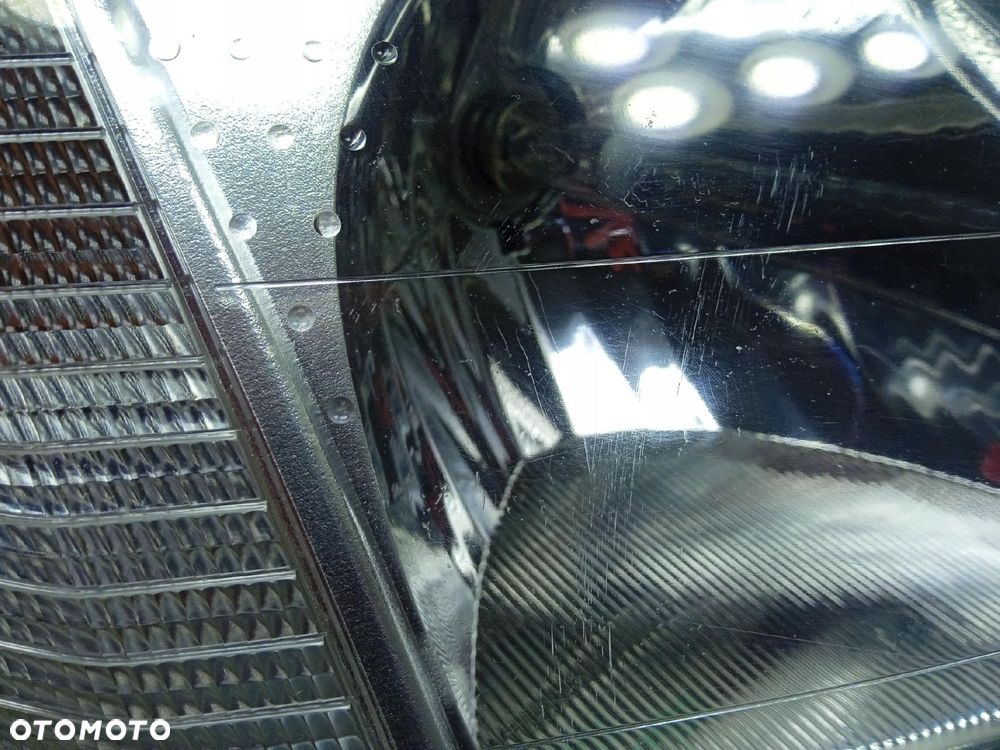 Lampa Prawa Przód Dacia Logan - 7