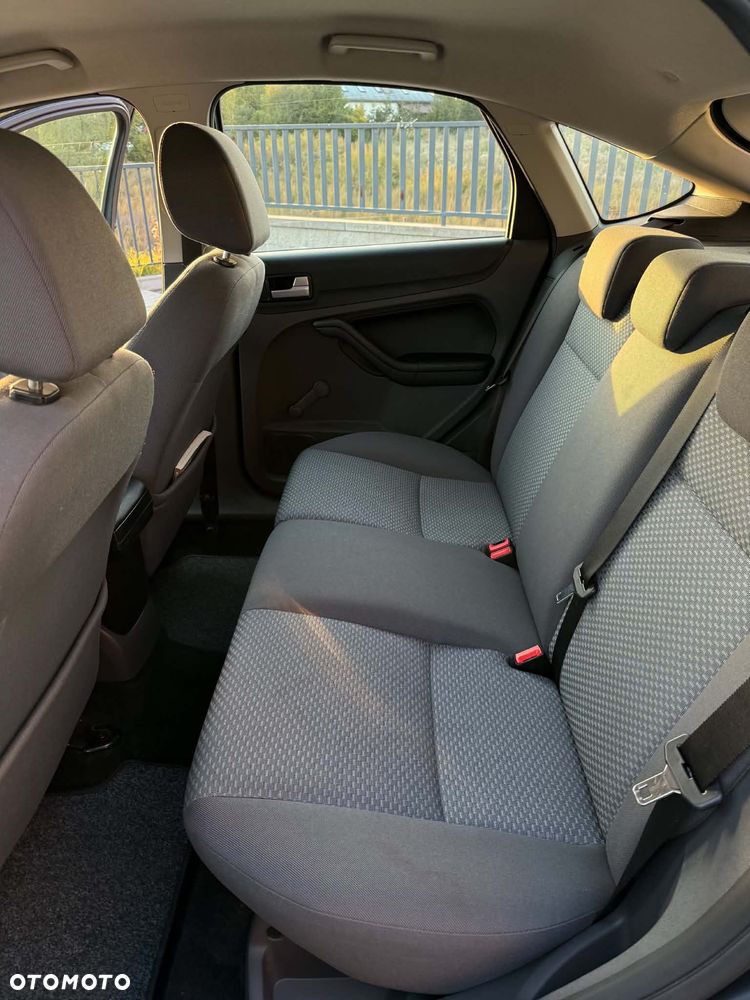 Ford Focus 1.6 Trend - 12