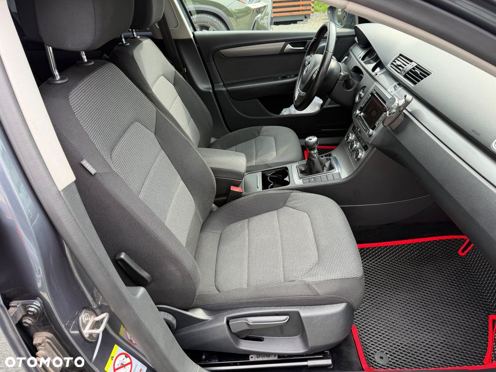 Volkswagen Passat 1.8 TSI Exclusive - 32