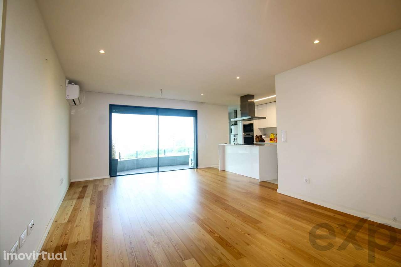 ✨ T2 Moderno com Varanda e Garagem em **Plaza Dom Henrique** – Confort - Grande imagem: 5/60