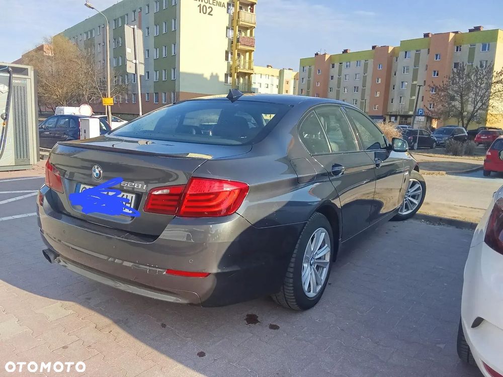 BMW Seria 5 528i xDrive - 4
