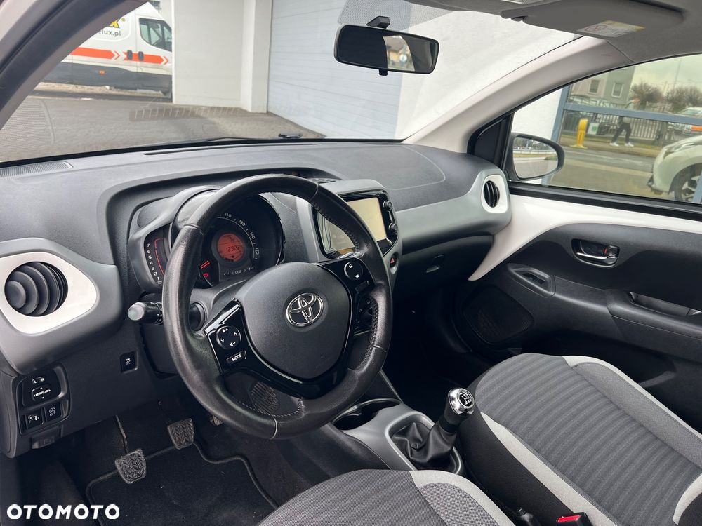 Toyota Aygo x-clusiv - 10