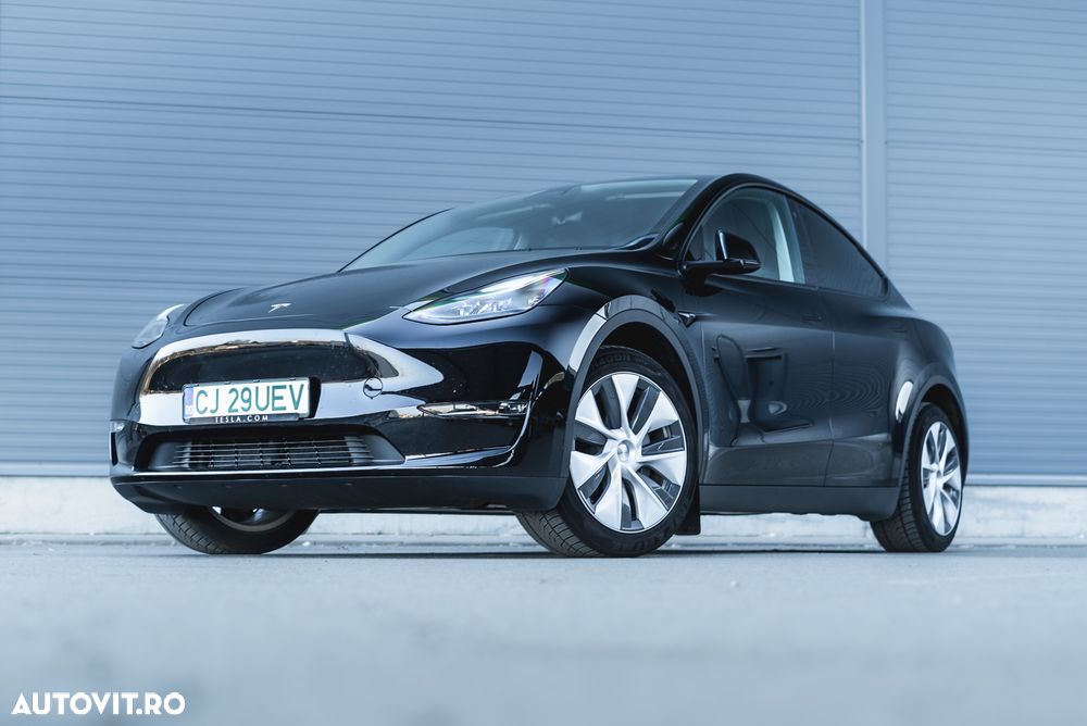 Tesla Model Y - 1