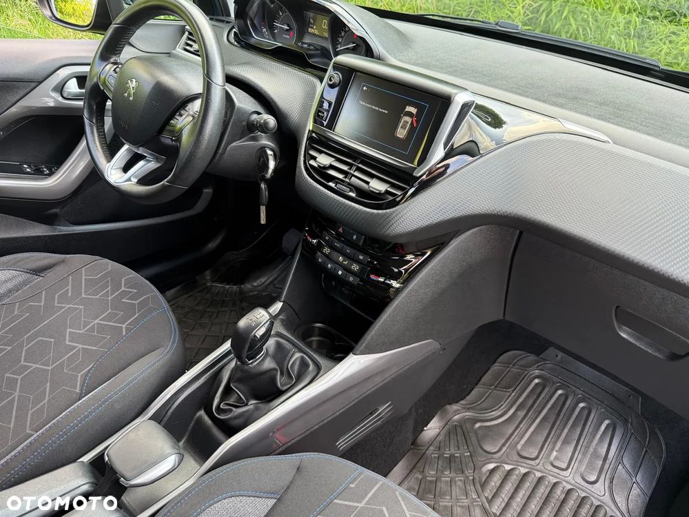 Peugeot 2008 1.2 Pure Tech Style - 7