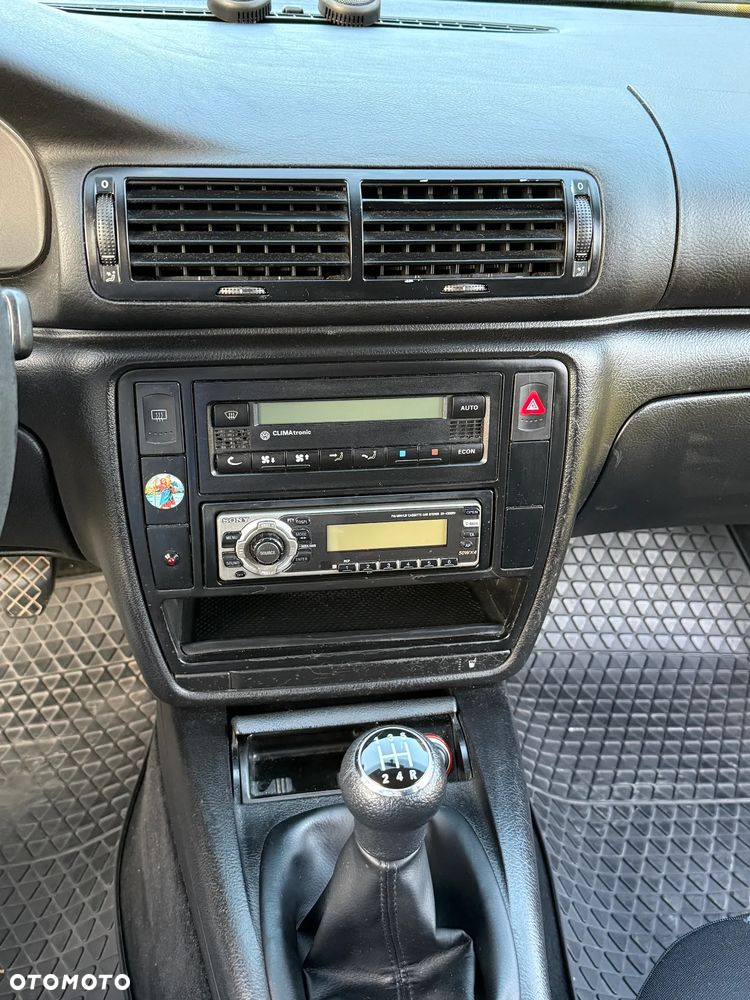 Volkswagen Passat 1.8 Comfortline - 9