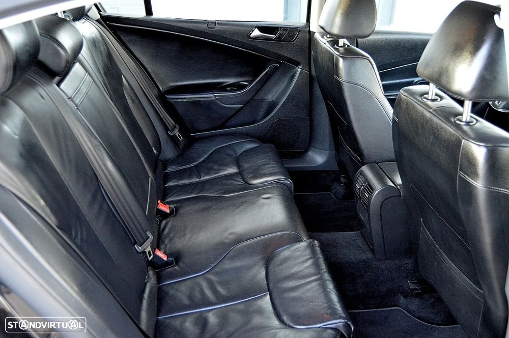 VW Passat 2.0 TDI Trendline BlueMotion - 16