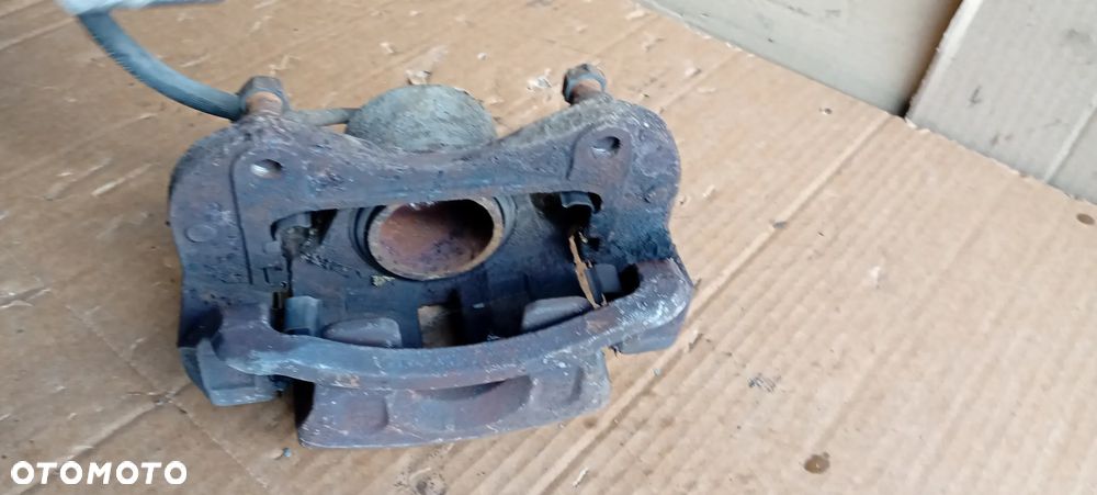 Zacisk hamulcowy lewy przód Hyundai IX35 - 8
