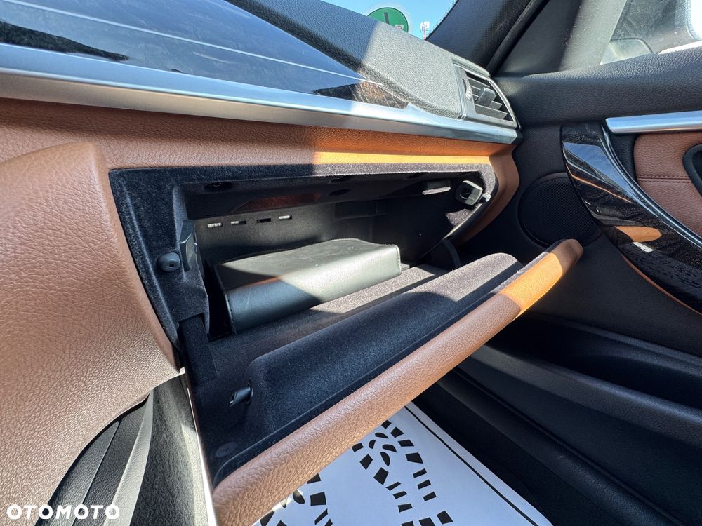 BMW Seria 3 320d Luxury Line - 30