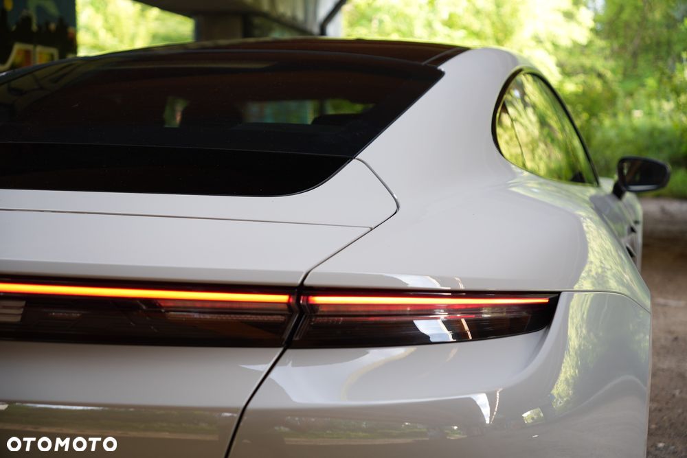 Porsche Taycan Turbo S - 11