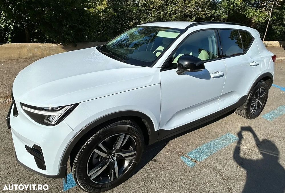 Volvo XC 40 B3 AT FWD MHEV Plus Dark - 6