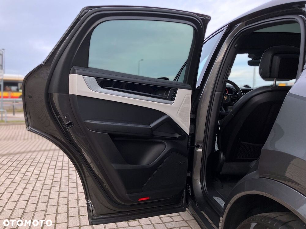 Porsche Cayenne - 30