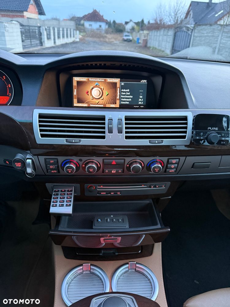 BMW Seria 7 740i L - 25