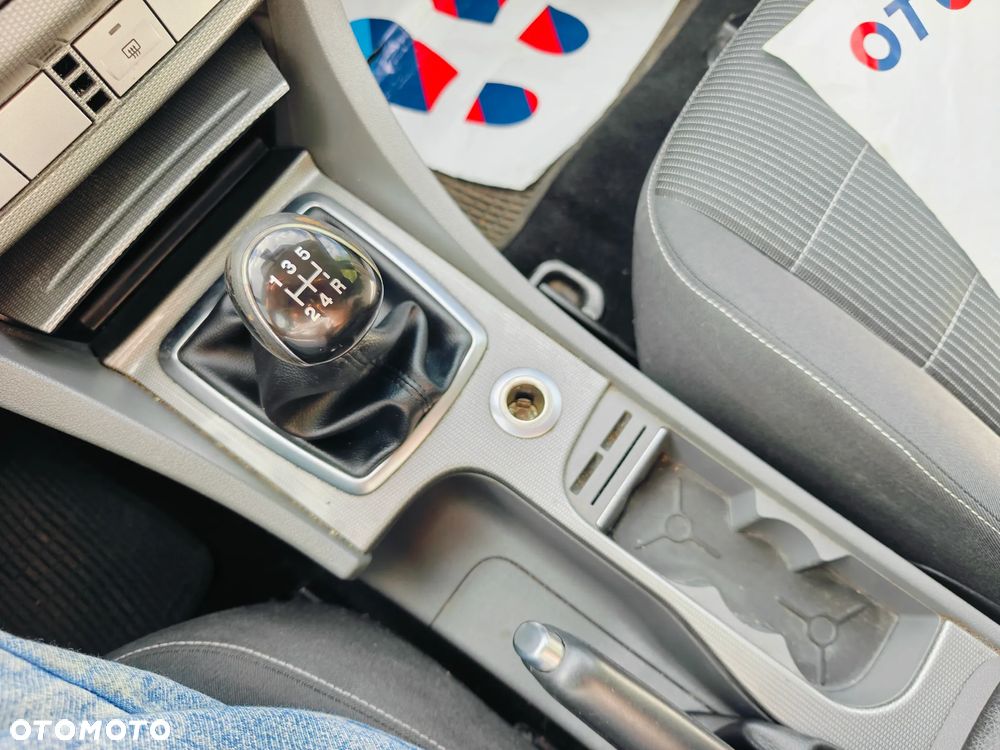 Ford Focus 1.8 Ghia - 21