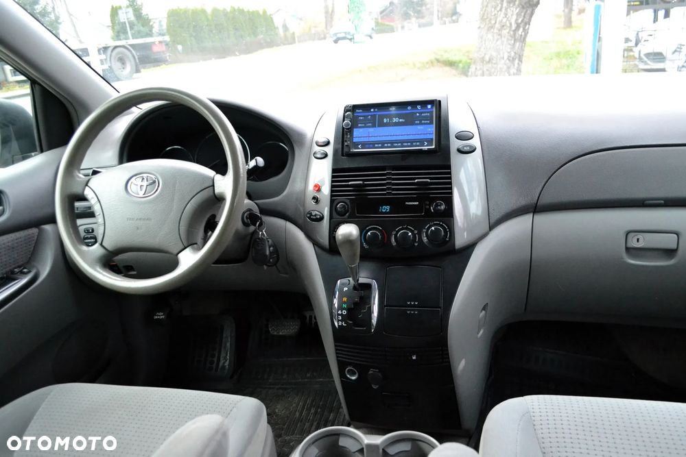 Toyota Sienna 3.3 LE AWD - 7