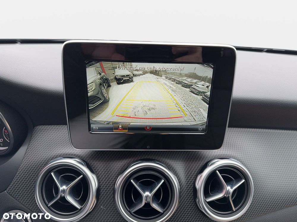 Mercedes-Benz GLA - 25