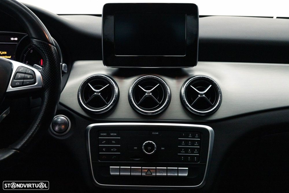 Mercedes-Benz CLA 200 d Shooting Brake AMG Line Aut. — fotografia 14