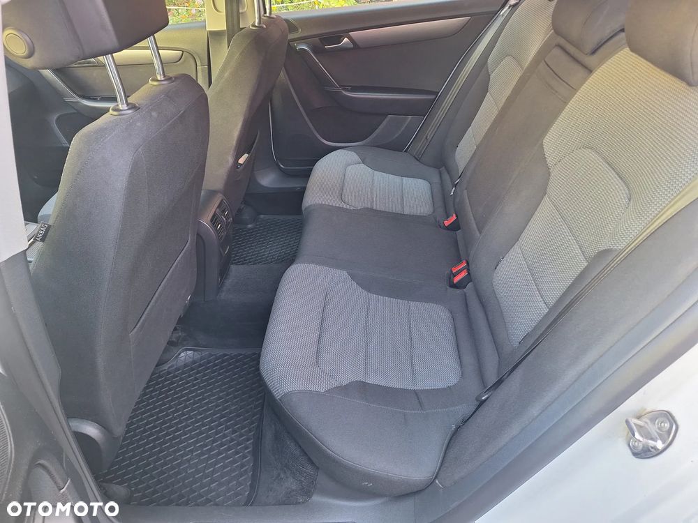 Volkswagen Passat - 8