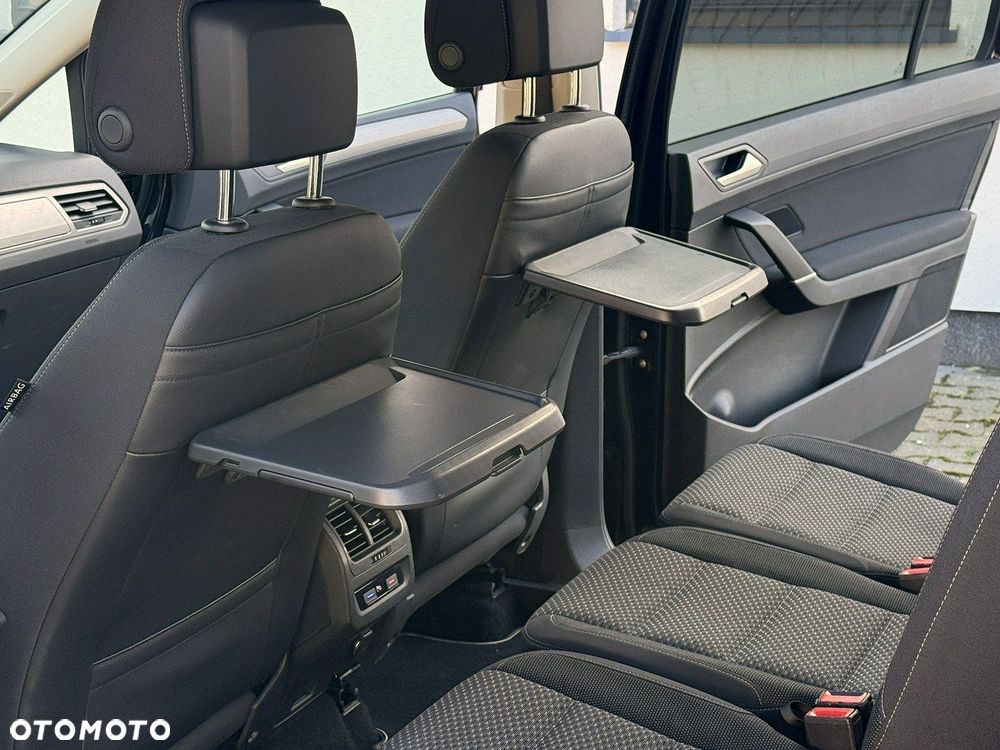 Volkswagen Touran 1.6 TDI SCR DSG IQ.DRIVE - 20