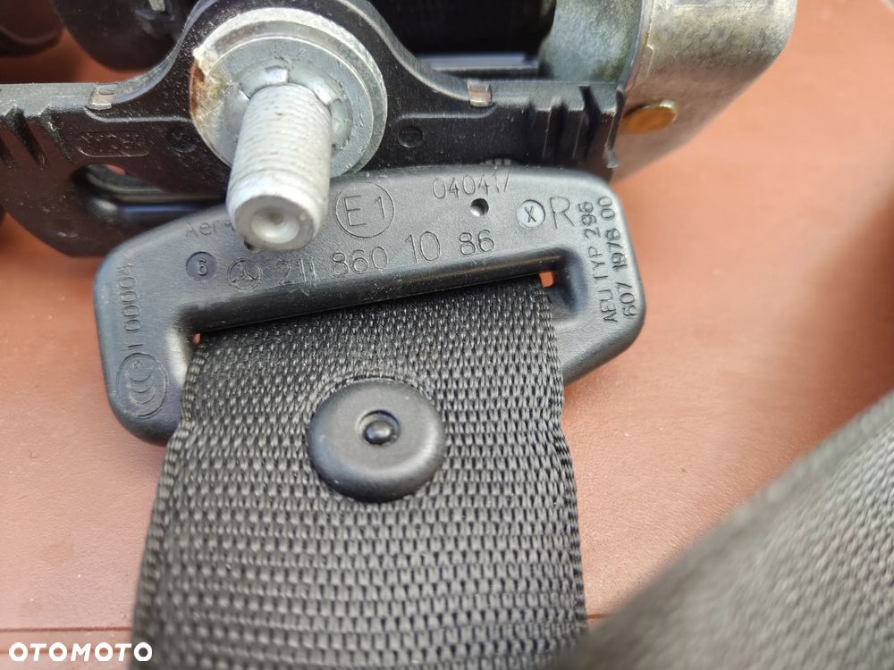 MERCEDES W211 Sedan Lift PAS TYLNY LEWY PRAWY  2118600986 2118601086 Pasy Tylne - 6