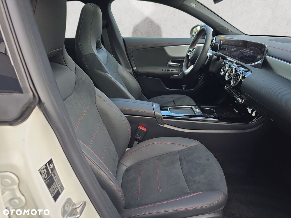 Mercedes-Benz CLA - 15
