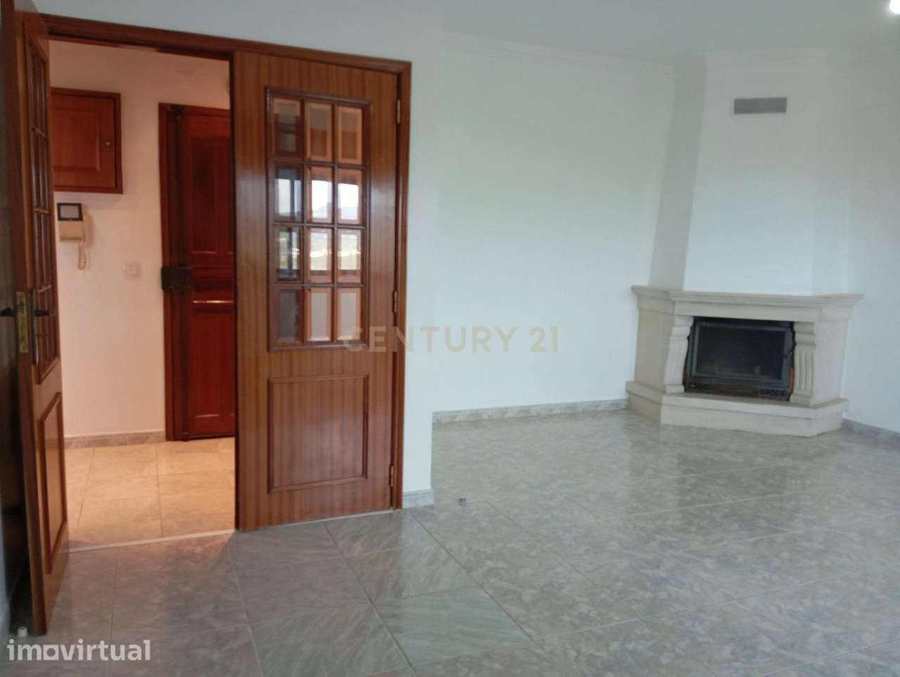 Apartamento T2 Remodelado no Infantado com Box e Vista Desafogada - Grande imagem: 4/17
