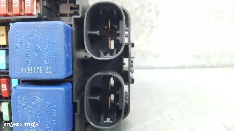 CAIXA RELÉS / FUSÍVEIS RENAULT MEGANE III FASTBACK 2008 -284B69854R - 4