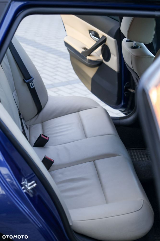 BMW Seria 3 318i - 6