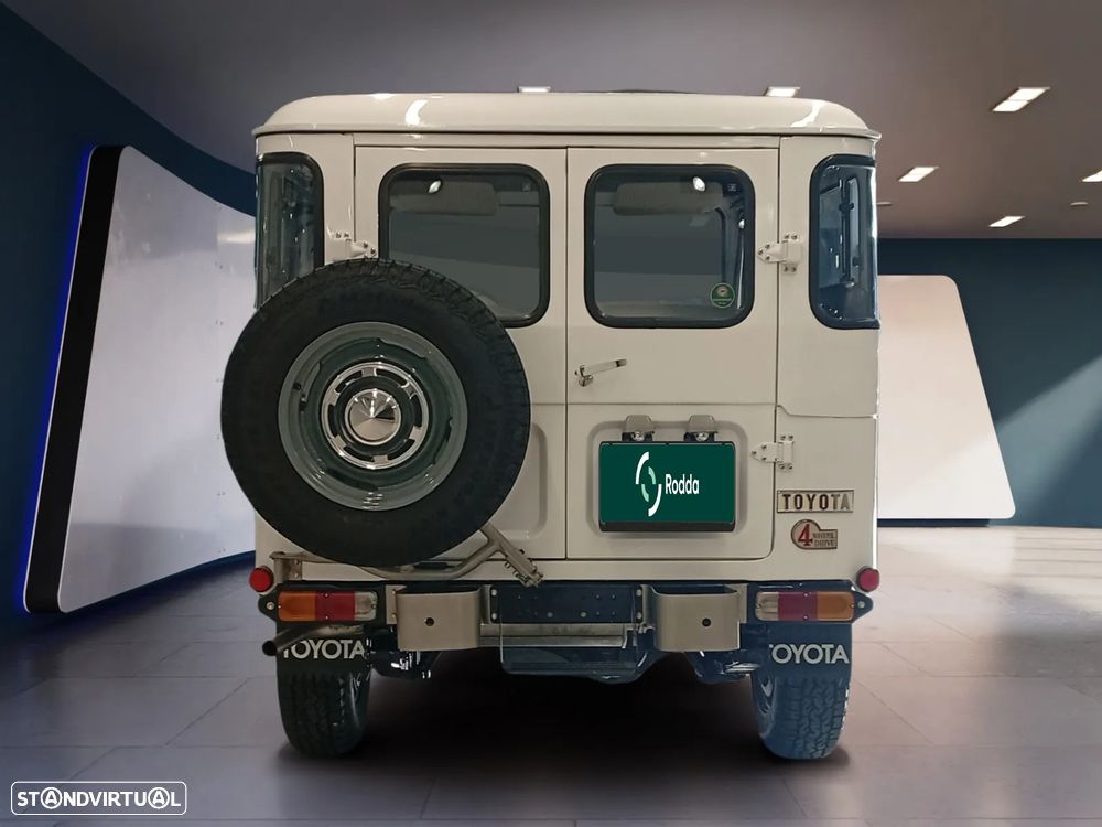 Toyota Land Cruiser - 7